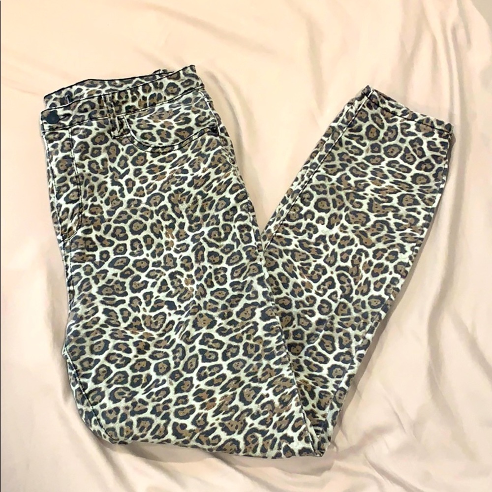High Waisted Leopard Print Jeans